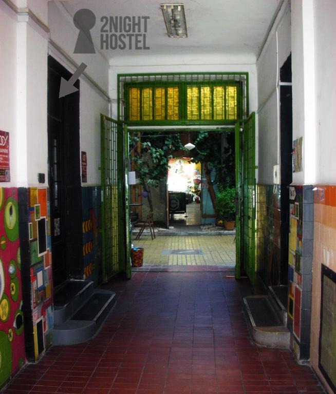 2Night Hostel Budapeste Exterior foto