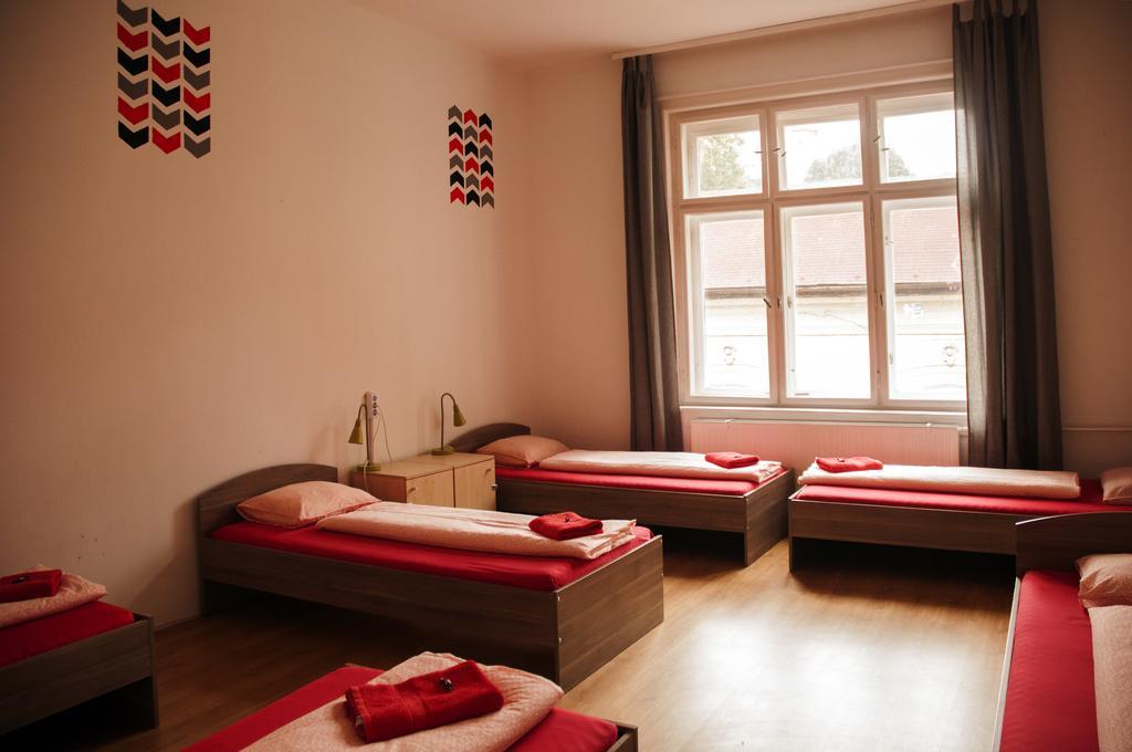 2Night Hostel Budapeste Exterior foto