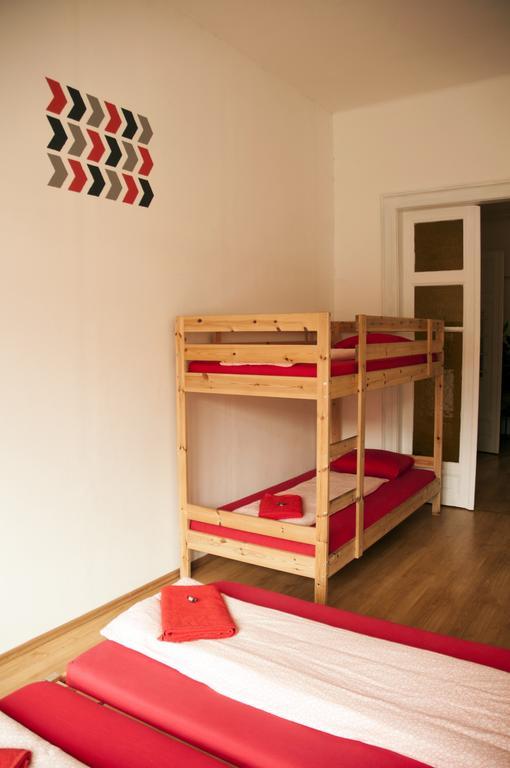2Night Hostel Budapeste Exterior foto