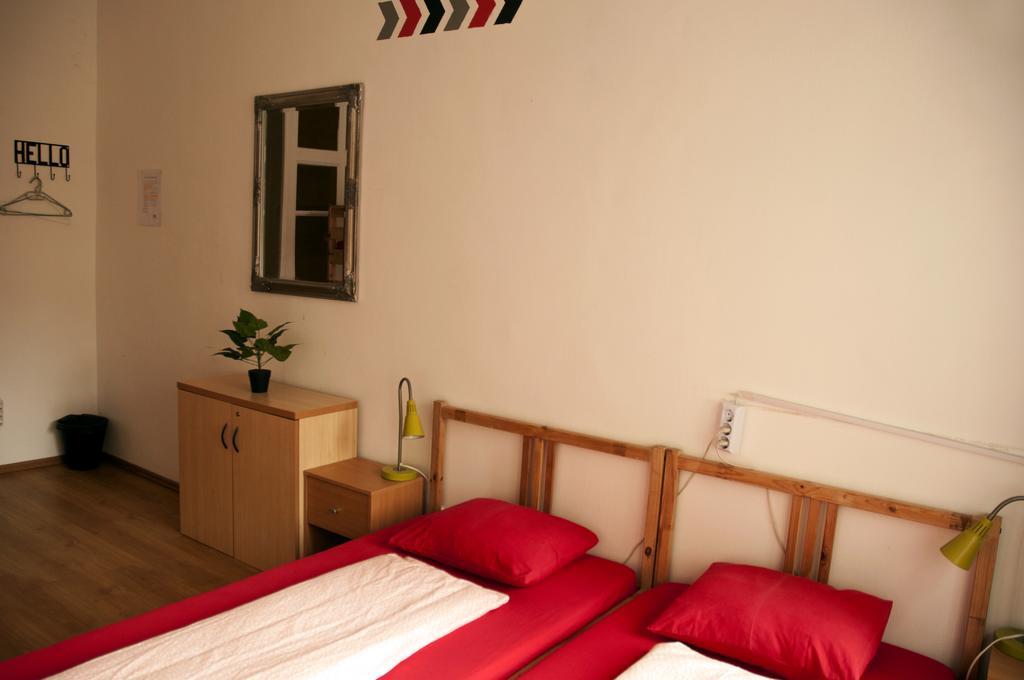 2Night Hostel Budapeste Exterior foto